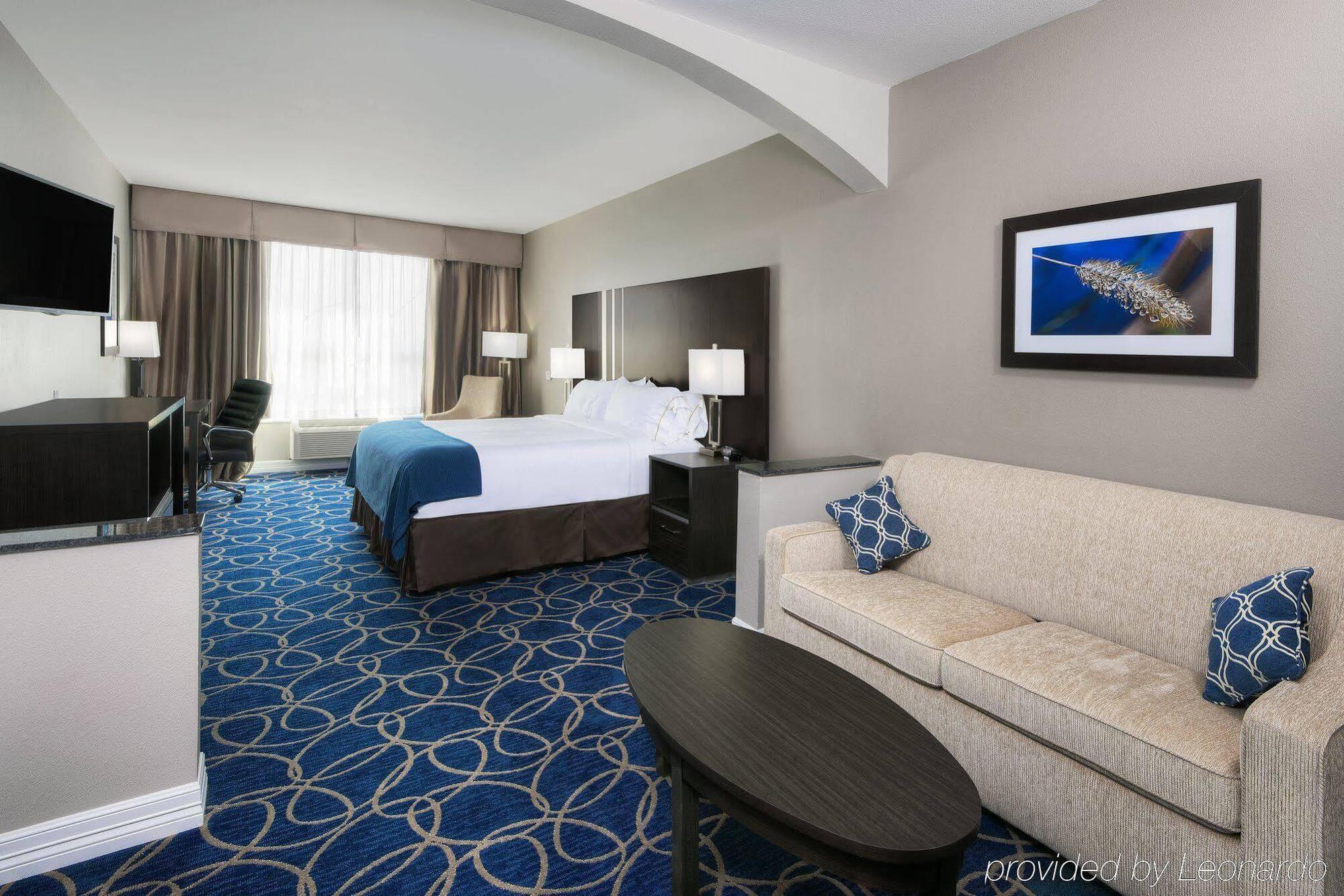 Holiday Inn Express And Suites Houston North - Iah Area By Ihg Exterior foto